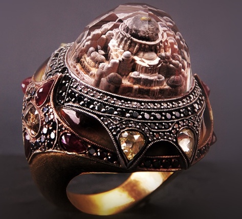 Pierścień Sevan Bicakci Ayasofya. Źródło: The Jewellery Editor