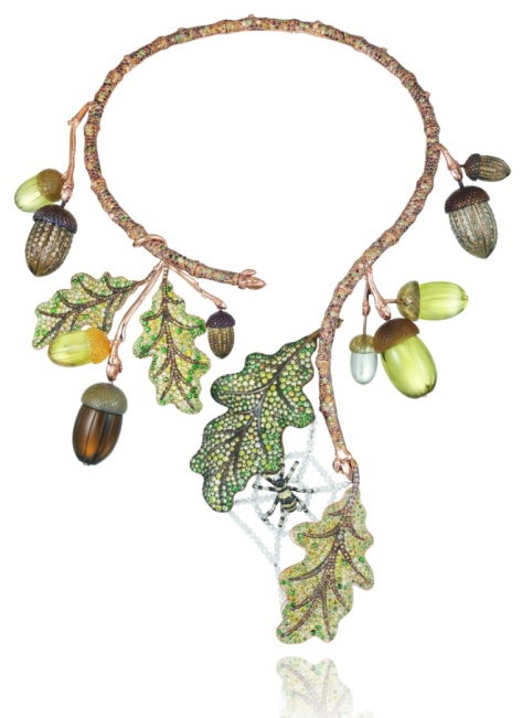 naszyjnik Chopard z motywem dębu z szafirami, kolorowymi diamentami, liśćmi z tsavorytów i kolorowych diamentów